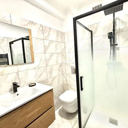 2 Pieces Proche Centre-ville & Plage, Climatise, Parking Inclus - Fr-1-61-645 Apartment *