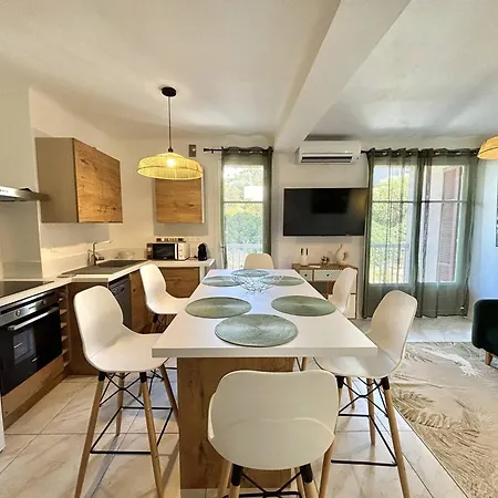Apartment 2 Pieces Proche Centre-ville & Plage, Climatise, Parking Inclus - Fr-1-61-645 *